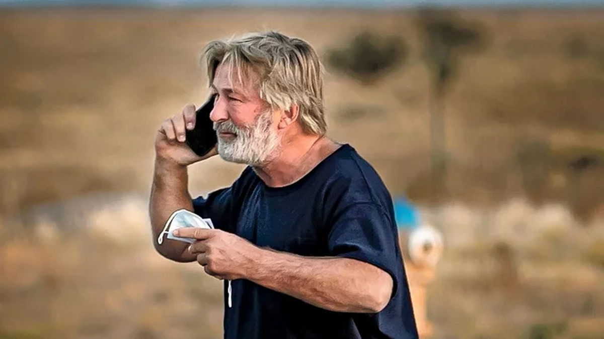 El FBI concluyó que Alec Baldwin sí apretó el gatillo del revólver que mató a la directora de fotografía de la película Rust