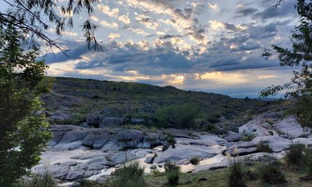 Escapada a un salto de agua escondido en Córdoba con paisajes de película. Escapada a un salto de agua escondido en Córdoba con paisajes de película.