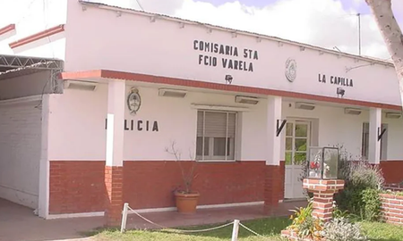 Una sargento de la policía bonaerense denunció haber sido abusada sexualmente por un subcomisario de la fuerza en Florencio Varela. Una sargento de la policía bonaerense denunció haber sido abusada sexualmente por un subcomisario de la fuerza en Florencio Varela.