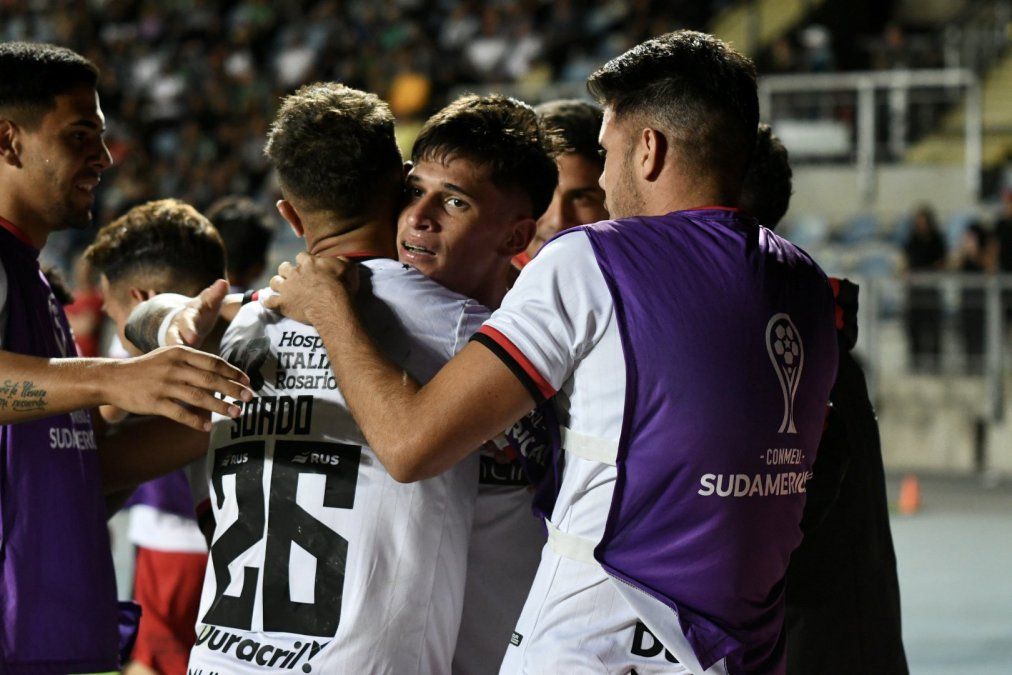 Newells Old Boys de Rosario venció a Audax Italiano en el descuento por Copa Sudamericana