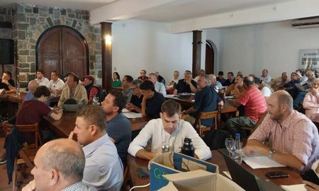 En la Sociedad Rural de Santa Fe se realizó una nueva edición del Gran Remate Rosgan, un evento que consolida su peso dentro del mercado ganadero nacional. En la Sociedad Rural de Santa Fe se realizó una nueva edición del Gran Remate Rosgan, un evento que consolida su peso dentro del mercado ganadero nacional.