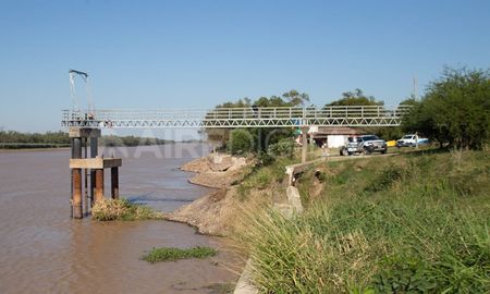 Aguas Santafesinas y la EPE realizan trabajos para adaptar la toma del río Colastiné al escenario de bajante. Aguas Santafesinas y la EPE realizan trabajos para adaptar la toma del río Colastiné al escenario de bajante.