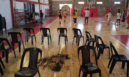 club santa rosa: otra vez lo vandalizaron e incendiaron parte de la cancha de basquet club santa rosa: otra vez lo vandalizaron e incendiaron parte de la cancha de basquet