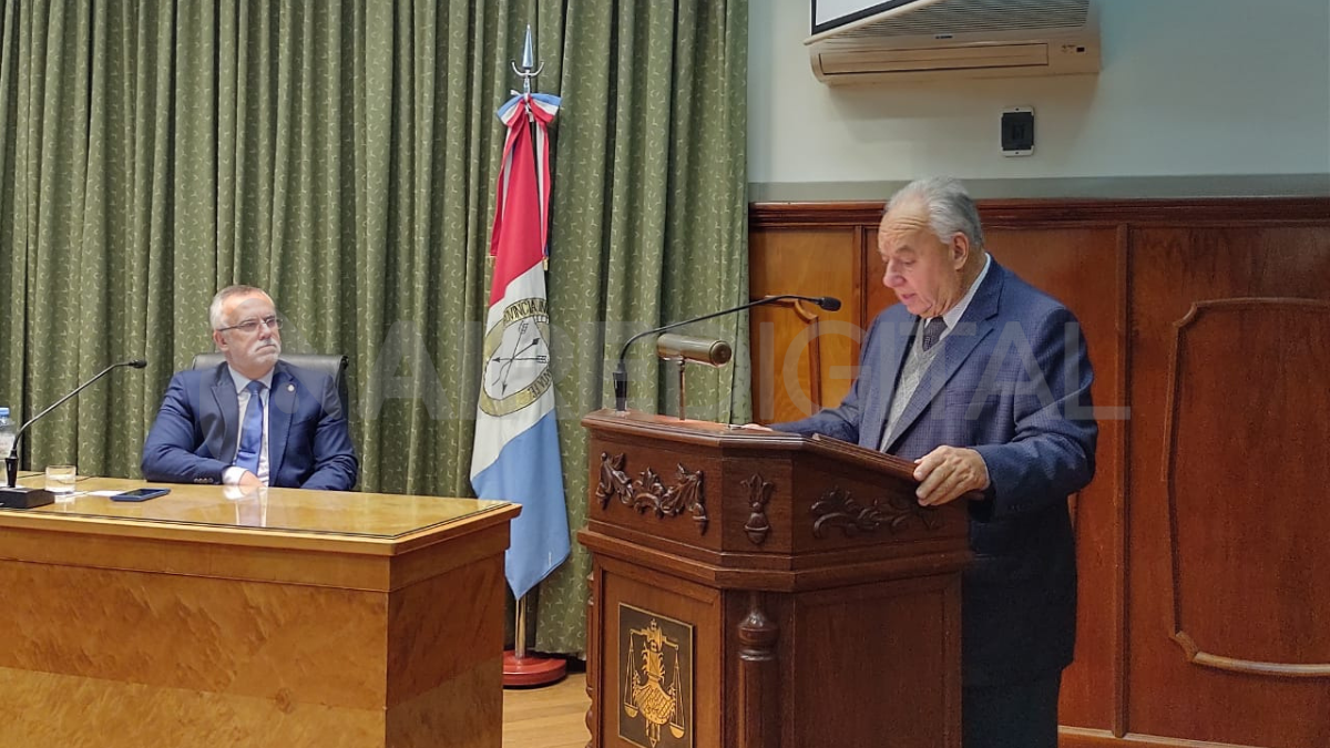 El presidente del Superior Tribunal de Justicia de Chaco, Víctor del Río, junto al presidente de la Corte Suprema de Santa Fe, Rafael Gutiérrez. El presidente del Superior Tribunal de Justicia de Chaco, Víctor del Río, junto al presidente de la Corte Suprema de Santa Fe, Rafael Gutiérrez.