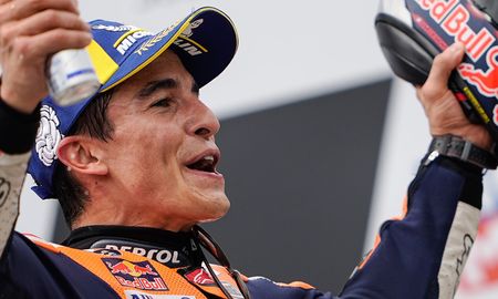 Marc Márquez ganó el GP de Alemania y volvió a sumar un triunfo en MotoGP después de un año de haber sufrido la fractura en su brazo derecho en el GP de Jeréz, España. Marc Márquez ganó el GP de Alemania y volvió a sumar un triunfo en MotoGP después de un año de haber sufrido la fractura en su brazo derecho en el GP de Jeréz, España.