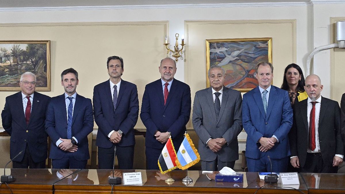 Perotti se reunió con ministros del gobierno de Egipto y formalizaron una agenda de trabajo conjunto para aumentar el comercio bilateral.