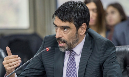 El diputado nacional Rodolfo Tailhade aseguró que está ansioso de que el Gobierno nacional lo denuncie para poder presentarse ante la Justicia y revelar información detallada sobre presuntos hechos de corrupción que involucran al jefe de Gabinete, Manuel Adorni. El diputado nacional Rodolfo Tailhade aseguró que está ansioso de que el Gobierno nacional lo denuncie para poder presentarse ante la Justicia y revelar información detallada sobre presuntos hechos de corrupción que involucran al jefe de Gabinete, Manuel Adorni.