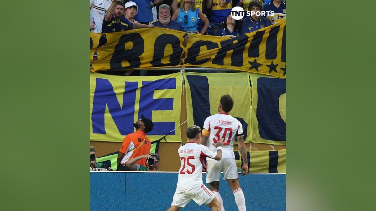 El desafiante grito de Otamendi ante la gente de Boca. A su lado, otro argentino, Gianluca Prestianni El desafiante grito de Otamendi ante la gente de Boca. A su lado, otro argentino, Gianluca Prestianni