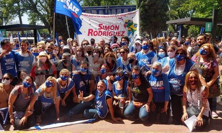 Los docentes aceptaron la propuesta salarial y desactivaron las medidas de fuerza. Los docentes aceptaron la propuesta salarial y desactivaron las medidas de fuerza.