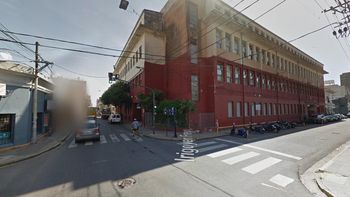 Una mujer fue víctima de la inseguridad en pleno centro de la ciudad de Santa Fe, donde le robaron su motocicleta y, posteriormente, recibió amenazas extorsivas para recuperarla.