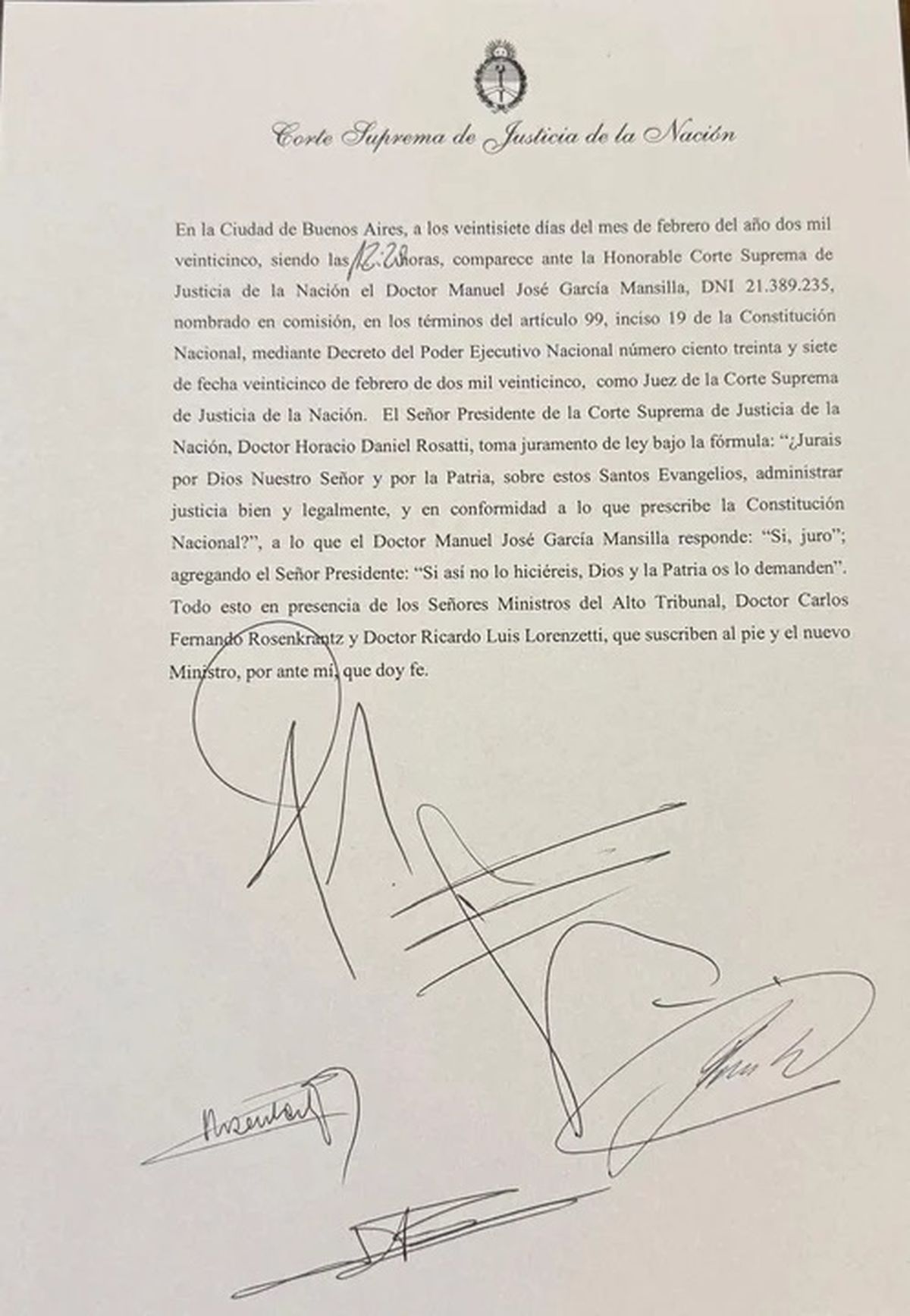 El decreto 137/2025 firmado por el presidente Javier Milei, y por el ministro de Justicia, Mariano Cúneo Libarona, dispuso la designación “en comisión, y en los términos del artículo 99, inciso 19 de la Constitución Nacional”, de García-Mansilla y del actual juez federal Ariel Lijo. El decreto 137/2025 firmado por el presidente Javier Milei, y por el ministro de Justicia, Mariano Cúneo Libarona, dispuso la designación “en comisión, y en los términos del artículo 99, inciso 19 de la Constitución Nacional”, de García-Mansilla y del actual juez federal Ariel Lijo.