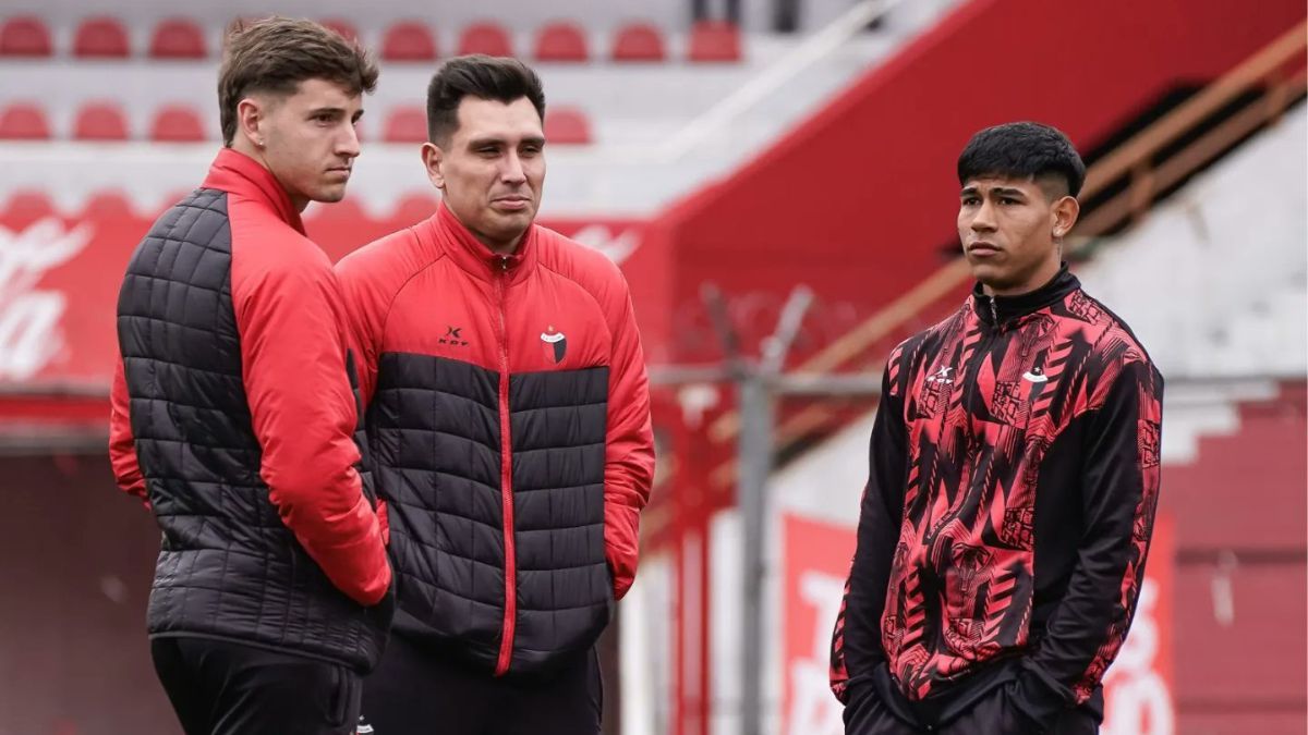 El plantel ya está en el estadio Libertadores de América para enfrentar a Independiente.