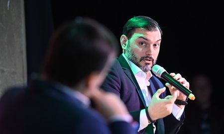 “Cuando se habla de la necesidad de hacer un ajuste, Argentina va a tener dos o tres puntos de déficit fiscal”, afirmó el economista. “Cuando se habla de la necesidad de hacer un ajuste, Argentina va a tener dos o tres puntos de déficit fiscal”, afirmó el economista.