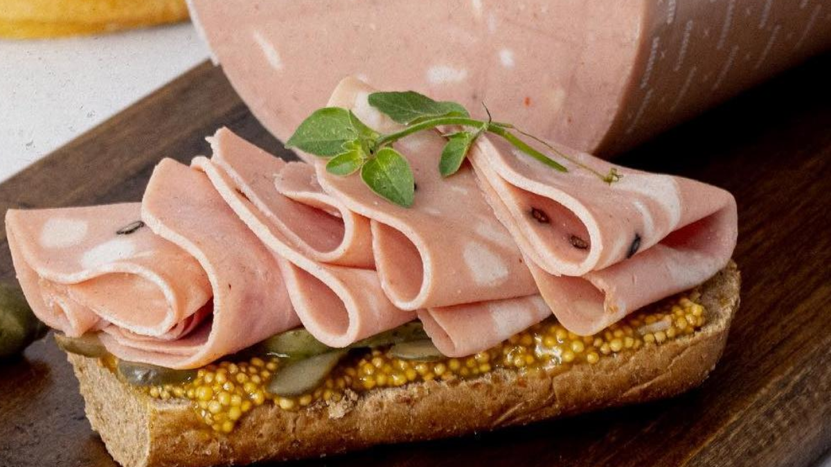 Detalles del proceso de embutido de la mortadela