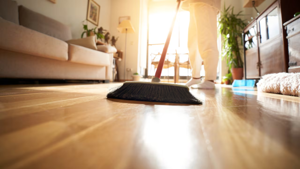El truco de la abuela: el secreto que cambia todo lo que creías sobre la escoba