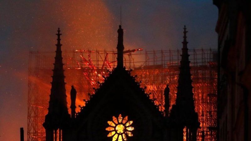 Aseguran haber visto a Jesús entre las llamas en la Catedral de Notre Dame