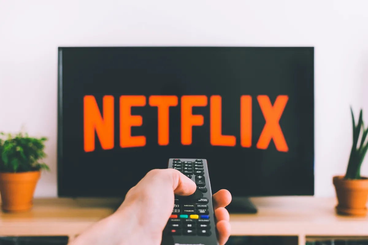 Netflix anunció que eliminará la función que cobraba un extra para compartir la cuenta