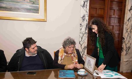 La UNL realizó un reconocimiento a la profesora Mabel Gallardo quien fuera cesanteada por la última dictadura militar. La UNL realizó un reconocimiento a la profesora Mabel Gallardo quien fuera cesanteada por la última dictadura militar.