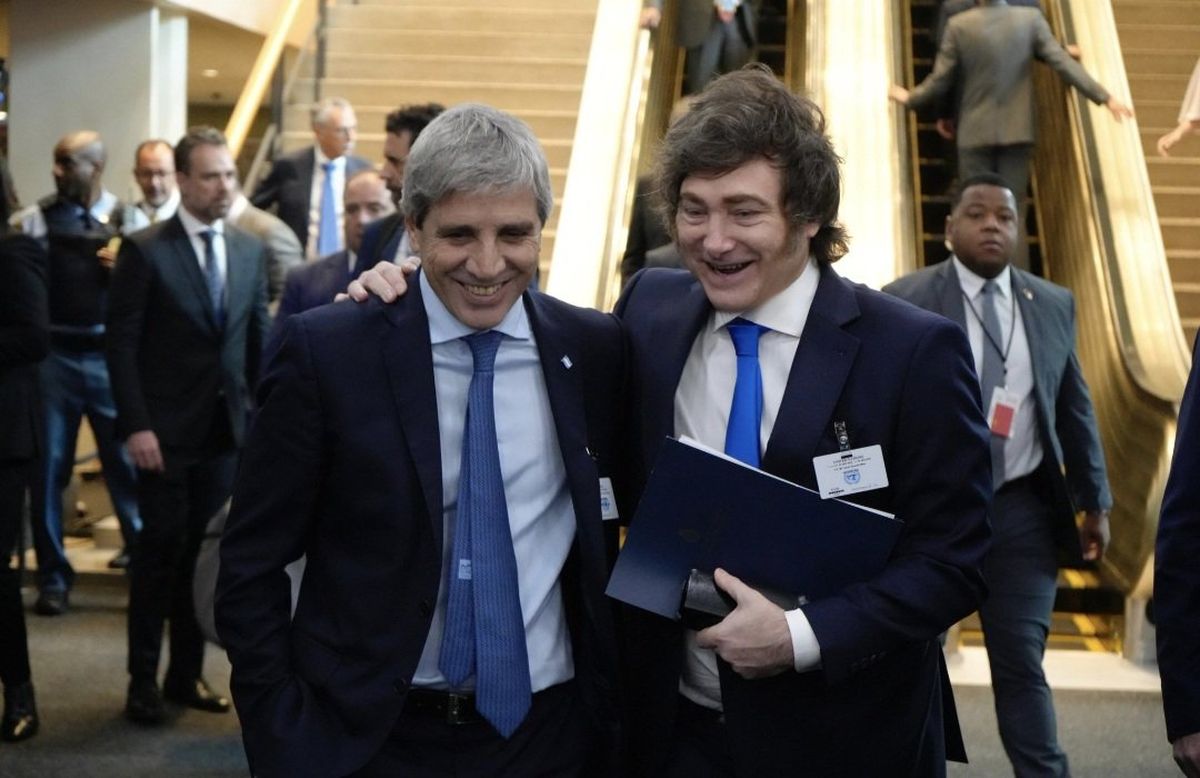 Javier Milei y Luis Caputo festejaron en redes sociales la vuelta de Argentina al mercado de deuda.