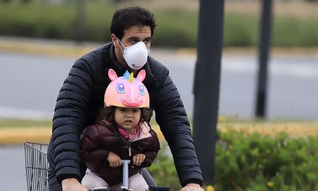 Son cuatro las provincias que otorgaron permisos excepcionales para reunirse en familia por el Día del Padre. Son cuatro las provincias que otorgaron permisos excepcionales para reunirse en familia por el Día del Padre.