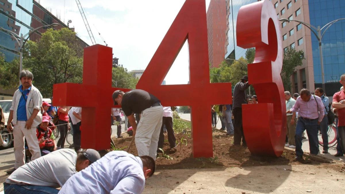El Antimonumento +43 fue erigido para recordar a los estudiantes de Ayotzinapa, México.