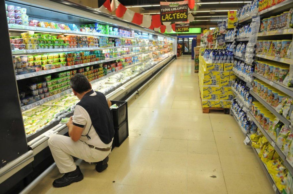 Implementan la cláusula gatillo para empleados de comercio