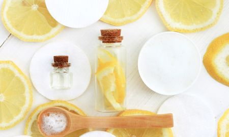 Cómo limpiar superficies difíciles con productos sustentables como el bicarbonato de sodio. Cómo limpiar superficies difíciles con productos sustentables como el bicarbonato de sodio.