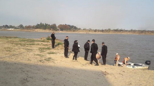 Efectivos policiales desarrollaron tareas de rigor posteriores al hallazgo.