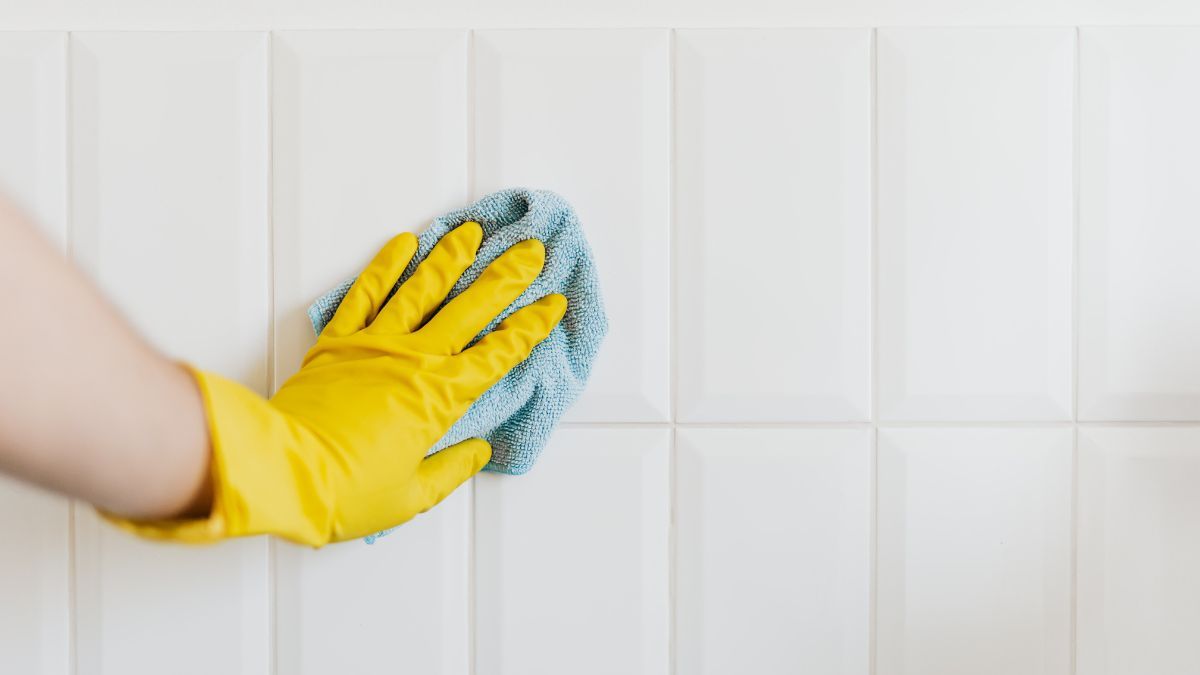 Con vinagre blanco, detergente y agua, los azulejos quedan impecables. Con vinagre blanco, detergente y agua, los azulejos quedan impecables.