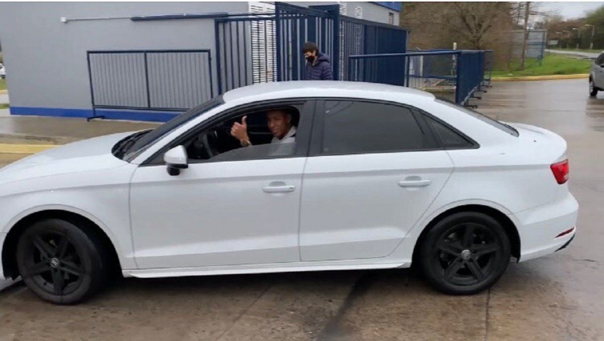 Sebastián Villa se presentó a entrenar en Boca luego de su frustrado pase al fútbol europeo.