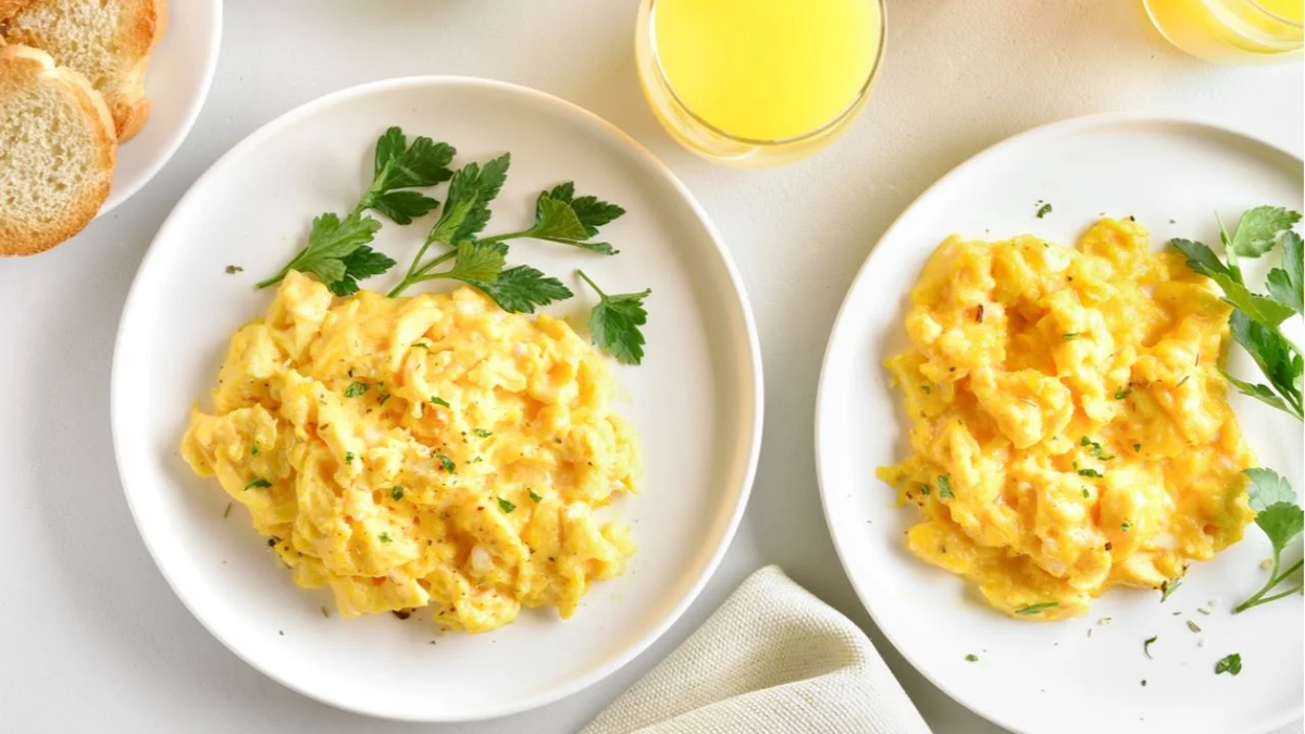 Los huevos revueltos son un clásico que se pueden disfrutar en cualquier momento del día. Los huevos revueltos son un clásico que se pueden disfrutar en cualquier momento del día. 
