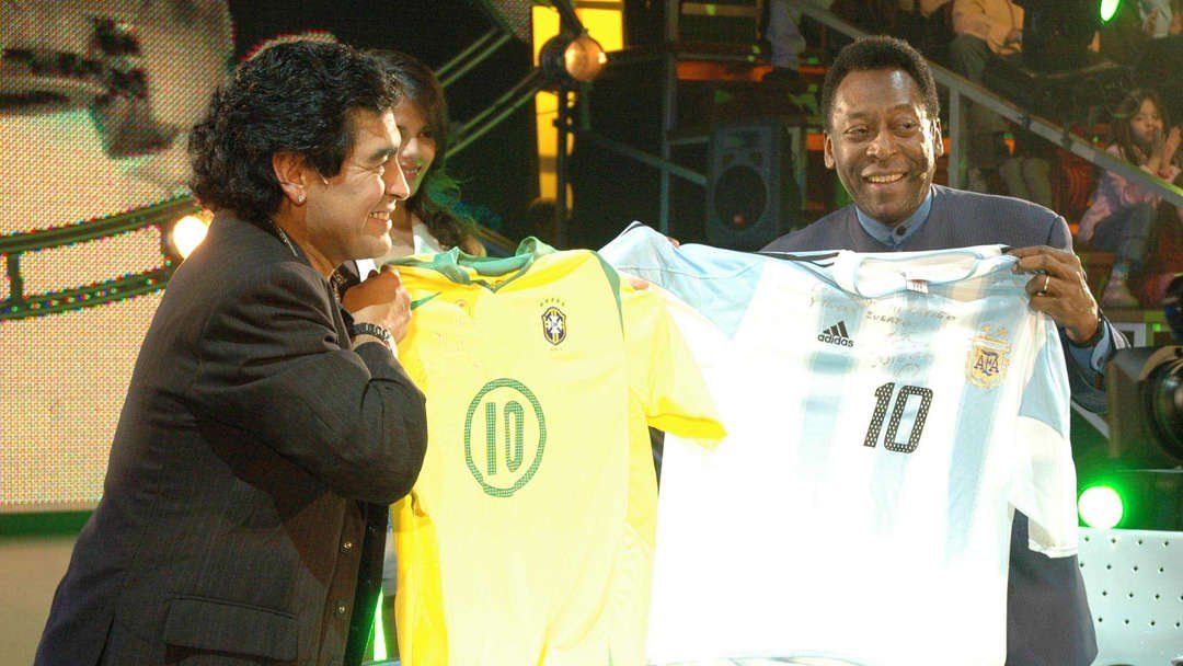 El curioso saludo de Pelé a Maradona