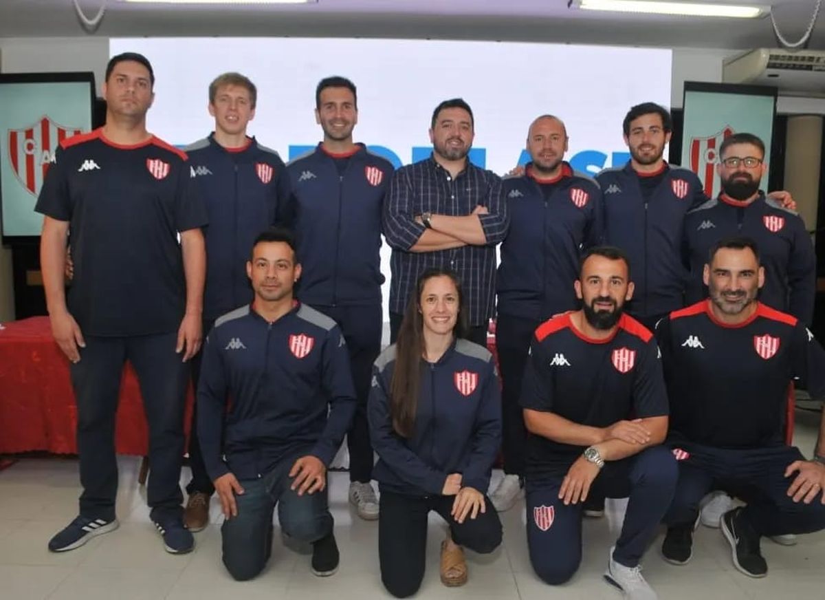 El cuerpo técnico del plantel de basquetbol del Club Atlético Unión.