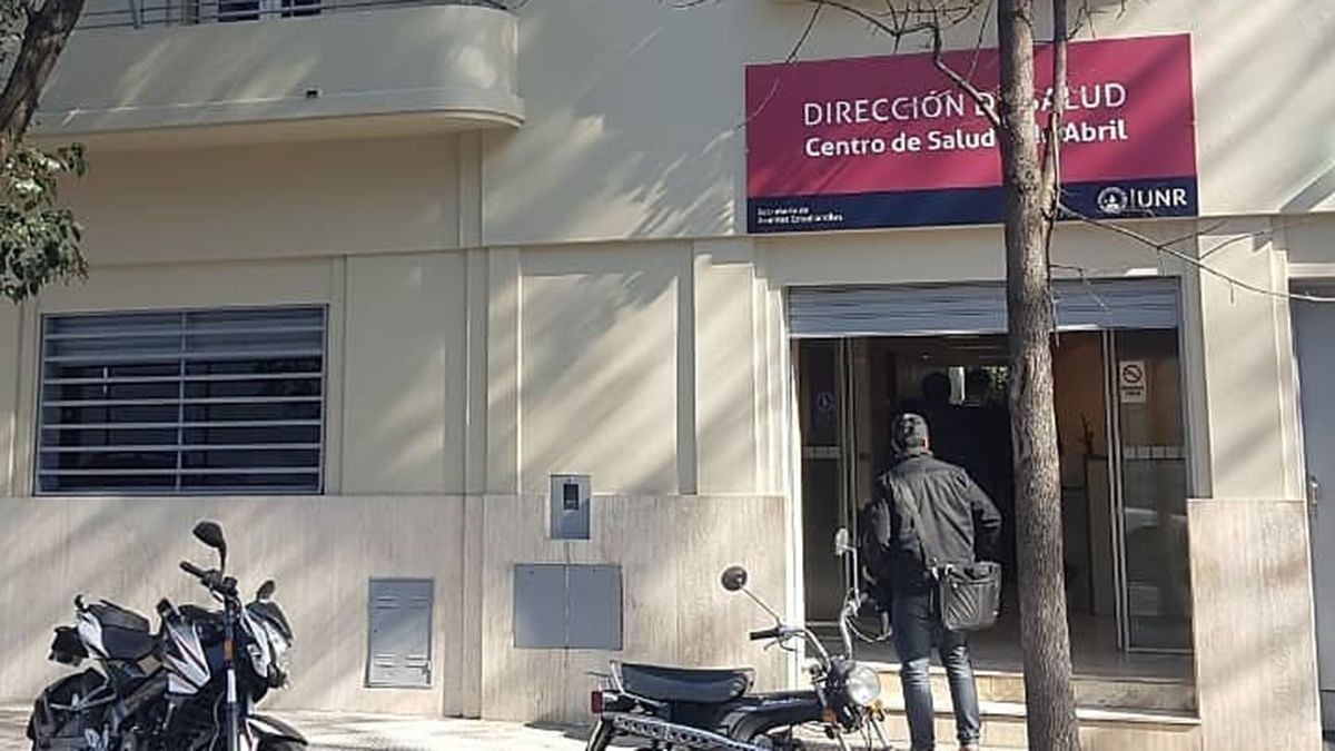 En caso de corresponder el hisopado, el estudiante será derivado por el sistema integrado de salud al Centro de Salud 7 de Abril.