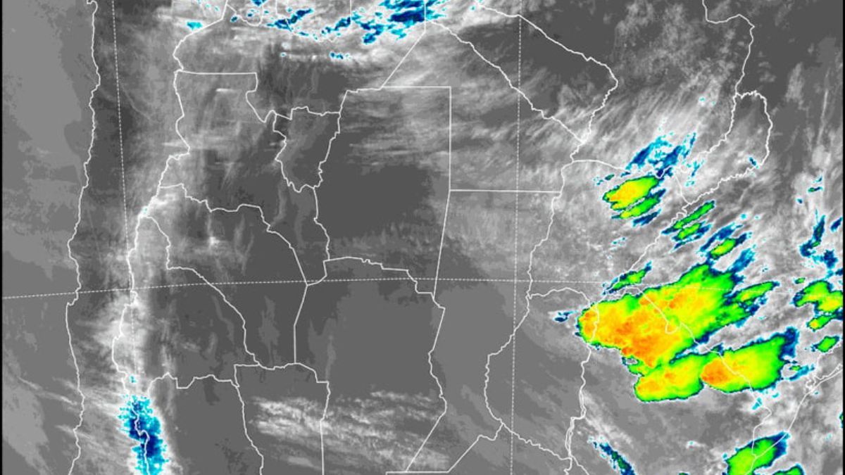 El análisis de las imágenes satelitales muestra que la nubosidad en nuestra zona se mantiene prácticamente inactiva por el momento. El análisis de las imágenes satelitales muestra que la nubosidad en nuestra zona se mantiene prácticamente inactiva por el momento. 