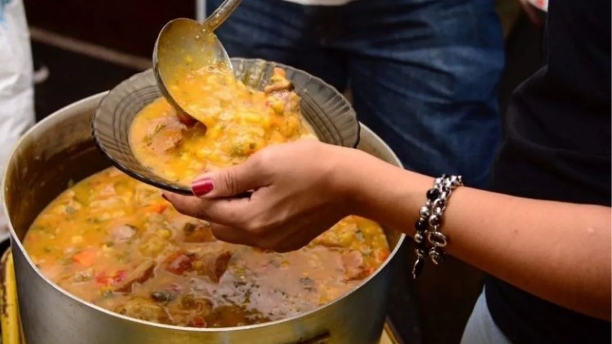 El locro popular en Chilecito terminó con más de 50 personas intoxicadas.