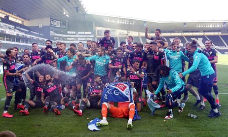 El Leeds de Bielsa no afloja a pesar de haber logrado ya el ascenso y este domingo derrotó por 3-1 al Derby County. El Leeds de Bielsa no afloja a pesar de haber logrado ya el ascenso y este domingo derrotó por 3-1 al Derby County.