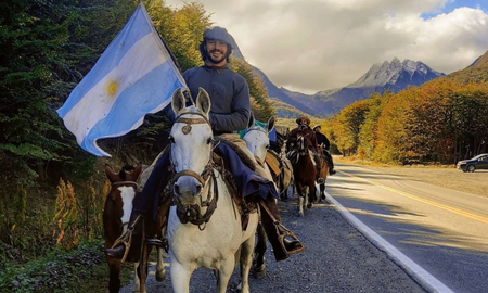 Marcos dejó su exitosa carrera en Buenos Aires para viajar por todo Argentina.&nbsp;