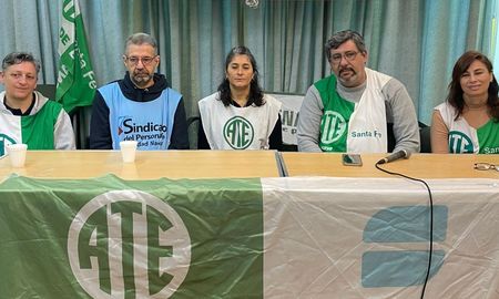 Este jueves, en ATE, representantes de trabajadores de Vialidad Nacional, INTA e INTI, brindaron una conferencia de prensa. Este jueves, en ATE, representantes de trabajadores de Vialidad Nacional, INTA e INTI, brindaron una conferencia de prensa.