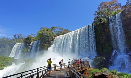 Parques como Talampaya e Iguazú cuentan con la distinción de la UNESCO, lo que exige estándares de conservación internacionales financiados en gran parte por estas tasas. Parques como Talampaya e Iguazú cuentan con la distinción de la UNESCO, lo que exige estándares de conservación internacionales financiados en gran parte por estas tasas.