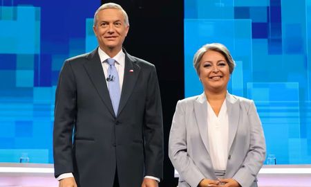 Los candidatos Kast y Jara compiten por el período 2026-2030 como presidente de Chile. Los candidatos Kast y Jara compiten por el período 2026-2030 como presidente de Chile.