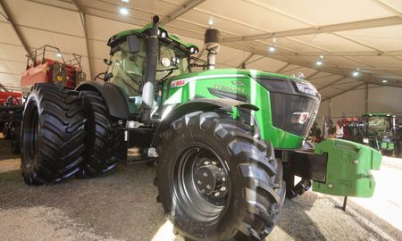 indecar sacudio el tablero de expoagro con una promocion historica junto a tractores bull indecar sacudio el tablero de expoagro con una promocion historica junto a tractores bull