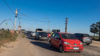 El tránsito se vio interrumpido, hasta que se liberó pasadas las 9 de la mañana luego de que se implementaraun sistema de paso alternado en la zona.