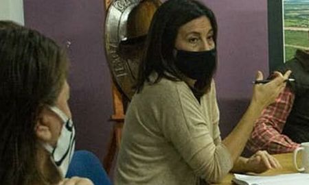 La presidenta comunal de Cayastá Verónica Devia manifestó la conmoción que hay en la localidad y advirtió que el femicida estuvo preso hace poco más de 10 días por violar la medida de distancia hacia su expareja La presidenta comunal de Cayastá Verónica Devia manifestó la conmoción que hay en la localidad y advirtió que el femicida estuvo preso hace poco más de 10 días por violar la medida de distancia hacia su expareja