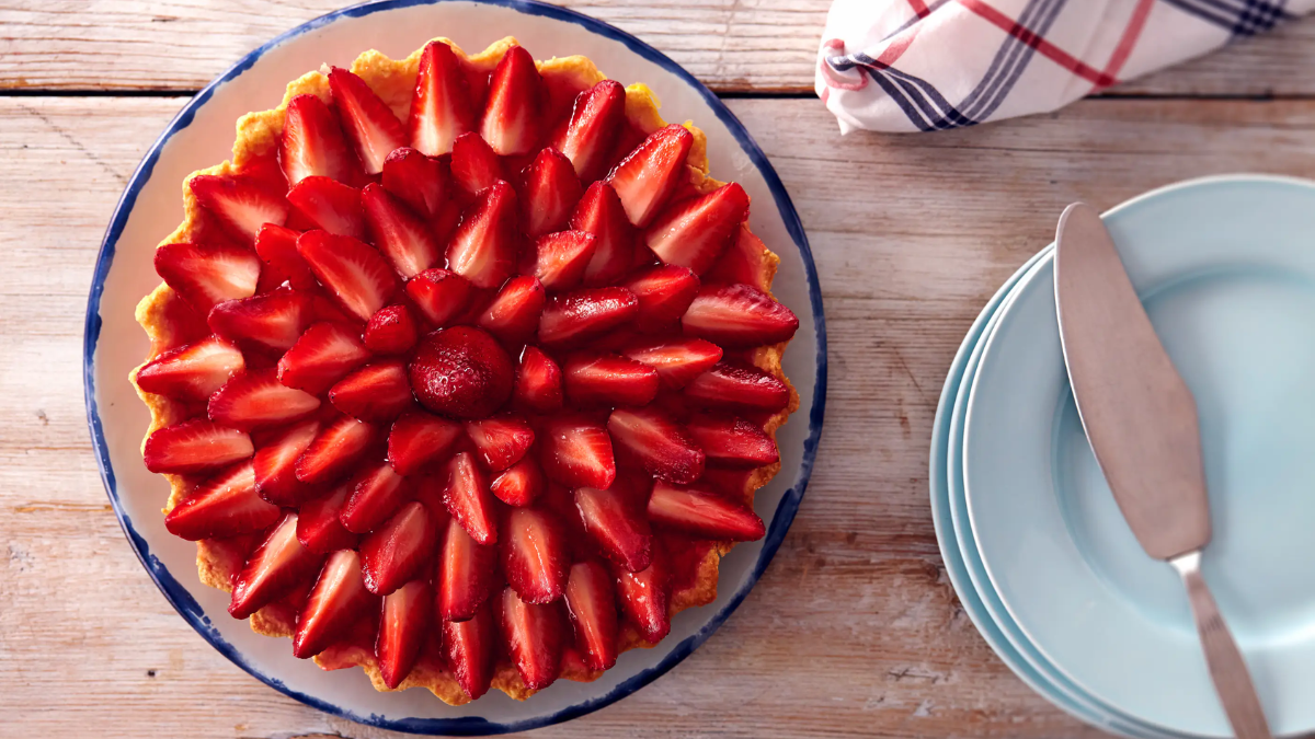 La receta de tarta de frutilla forma parte del recetario dulce de muchas familias. La receta de tarta de frutilla forma parte del recetario dulce de muchas familias.