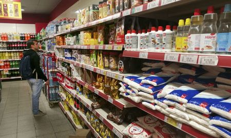 Comercio definió la lista de productos de la canasta cuyas importaciones quedan exentas de la ampliación del impuesto. Comercio definió la lista de productos de la canasta cuyas importaciones quedan exentas de la ampliación del impuesto.