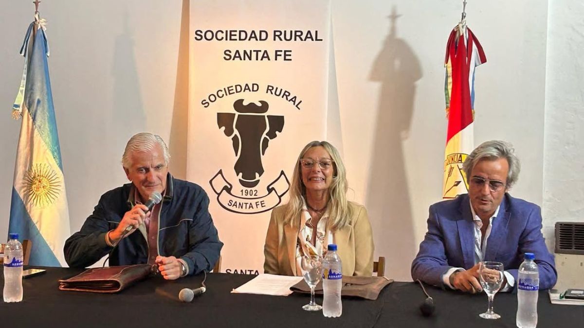 Autoridades de la Sociedad Rural plantearon sus inquietudes y realizaron consultas directas a la convencional Balangione sobre los puntos cruciales de la reforma en curso.