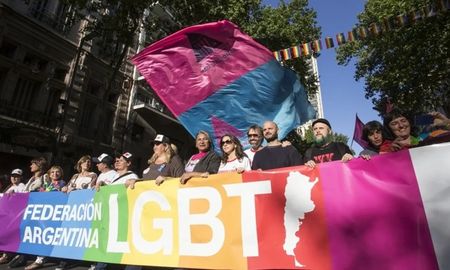 El proyecto lo lleva adelante la Federación Argentina LGBT+, junto con el senador nacional por Chubut Carlos Linares. El proyecto lo lleva adelante la Federación Argentina LGBT+, junto con el senador nacional por Chubut Carlos Linares.