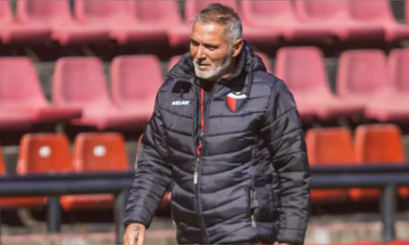 Dirigió a Colón, cuando se fue hizo durisimas declaraciones y ahora lo podría enfrentar en la Primera Nacional. Dirigió a Colón, cuando se fue hizo durisimas declaraciones y ahora lo podría enfrentar en la Primera Nacional.