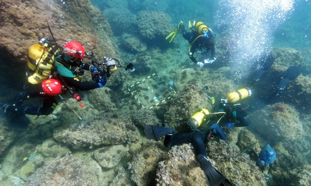 Dos aficionados descubren bajo el mar un tesoro romano escondido de los bárbaros